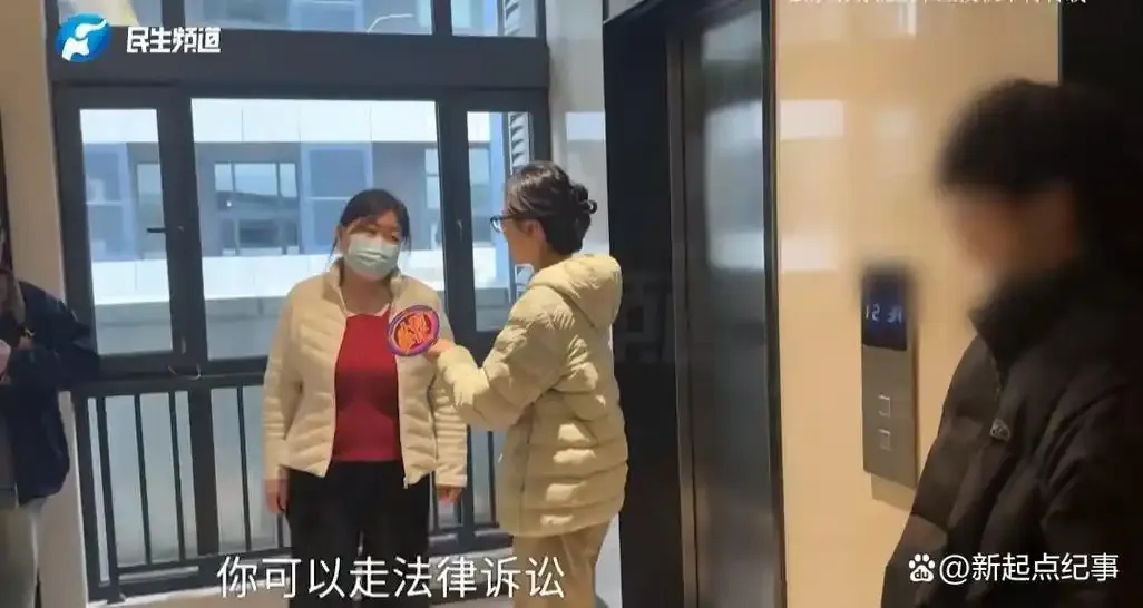 酒店亲热时保洁闯入