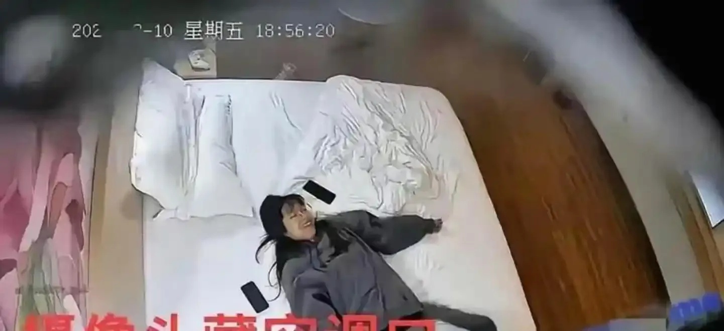 酒店亲热时保洁闯入